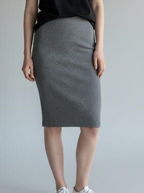 Banana Republic Gray Ribbed Midi Sweater Skirt Size 2